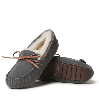 Zapatilla mocasín Fireside By Dearfoams Victoria genuina de piel de oveja para mujer Foto 1 de 2