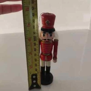 Red Soldier Nutcracker White Hair Christmas Decoration - Bild 1 von 4
