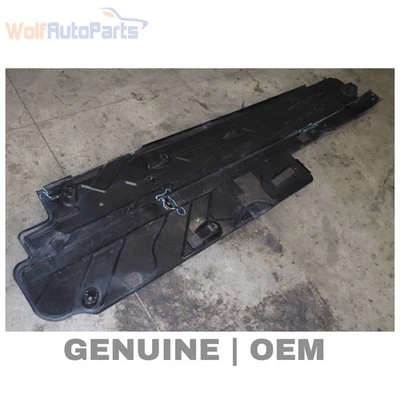 Mercedes-Benz C350 2008-2015 - Panel inferior izquierdo / escudo 2046804308 Foto 1 de 4