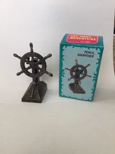 Affilamatite ruota nave vintage con scatola - Foto 1 di 2