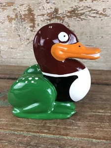 "Estatuilla Frog + Duck FRUCK Ed McCoy 1984 novedad regalo de colección rara cerámica de 4,5"" de alto" - Imagen 1 de 8