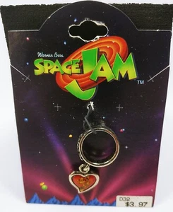 1996 Space Jam Lola & Bugs Bunny Heart Charm Ring New on Card by Starline - Imagen 1 de 3