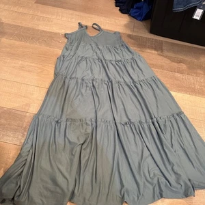 ZENANA DAMEN MAXIKLEID BLAU KLEINE RÜSCHEN MIT TASCHEN NEU - Bild 1 von 8