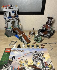 LEGO Castle 7079 Drawbridge Defense + Set 7038