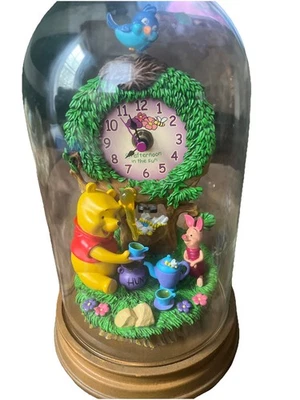 Disney Winnie The Pooh Piglet Una tarde en el sol Reloj de picnic Cúpula de vidrio Foto 1 de 4