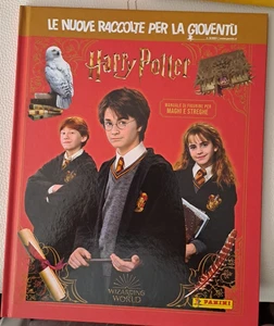 HARRY POTTER MANUALE PER MAGHI E STREGHE - ALBUM HARD COVER + CARD LTD - 2021 - Foto 1 di 3