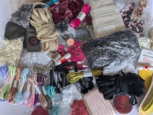 JOB LOT #79: VINTAGE threads, ribbon, braid, bows, zips & more - Picture 1 of 11