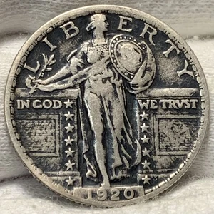 1920 Standing Liberty Quarter ~ Storica moneta d'argento USA grande appello visivo (L243) - Foto 1 di 2