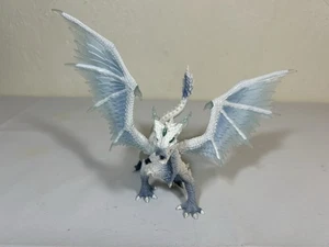 Schleich Dragón de Hielo Criaturas Eldrador 73527 Alas Posables Blanco Azul Excelente - Imagen 1 de 4