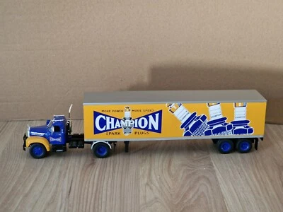 EDICOLA / ALTAYA 1/43 - MACK B61 T 1951 - CHAMPION SPARK PLUGES - Immagine 1 di 4
