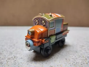 Chuggington Wooden Railway Hodge w / Thomas, Brio - EUC - Imagen 1 de 9