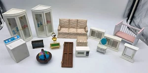 16-teiliges Set Miniatur Puppenhaus Möbel: Sofa Duschen Schränke Waschtisch Krippe - Bild 1 von 18
