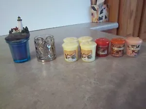 Nuovo - Lotto Candele Yankee - Porta Candela Metallo - Barattolo Faro + 7 Votivi - Foto 1 di 11