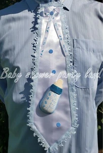 BABY SHOWER DAD TO BE TIE "IT'S A BOY" BABYFLASCHE BLAUES BAND Corsage Pin Schärpe - Bild 1 von 9