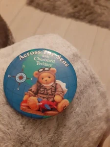Insignia vintage de peluche preciado - Imagen 1 de 2