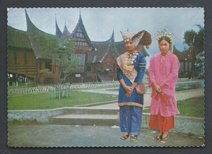 Minangkabau 2 Women Costume Headdress Jewels House Sumatra Indonesia - Picture 1 of 1