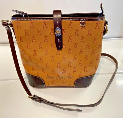 Bolso Mensajero Dooney & Bourke MLB Los Angeles Angels Béisbol Cremallera Cuero Foto 1 de 4