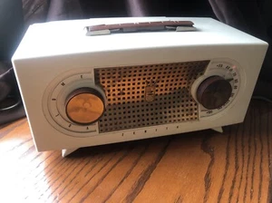 Radio Tubo Zenith R511F Vintage Baquelita Blanco y Cobre, 1955 Estilo Búho - Imagen 1 de 17