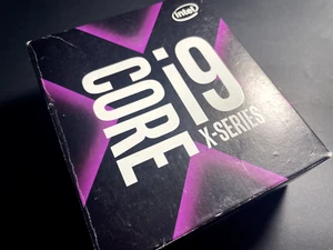 Intel Core i9-10900X 3.70GHz 10-Core Desktop Processor SRGV7 - Bild 1 von 8