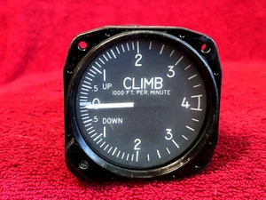 UNITED INSTRUMENTS VERTICAL SPEED INDICATOR P/N 7040T TOKYO INST P/N CA-54-1A - Picture 1 of 7