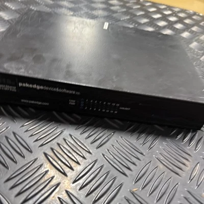 Pakedge S18e / 16-Port Gigabit Ethernet Switch w 2 SFP Ports "Pre-owned" - Image 1 of 4