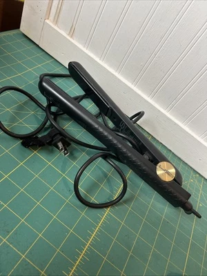 HSI Professional E038 1'' 1st Generation Ceramic Flat Iron Hair Straightener  - Image 1 of 4