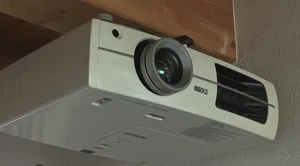 Epson EH-TW3200 Projektor mit Celexon Pull Up Leinwand 16:9 / 200x113 cm - Bild 1 von 7