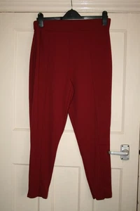 SIZE 16 YOURS WINE COLOUR STRETCHY 3/4 TROUSERS WITH ELASTIC WAIST 25" LEG - Picture 1 of 3