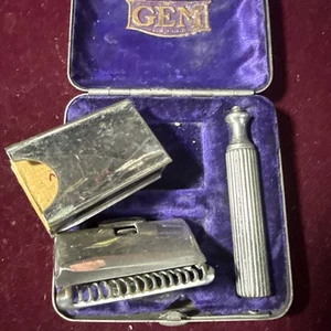 Vintage GEM Razor with Original Lined Travel Case and Razor Blade - Pat'd 1912 - Picture 1 of 4