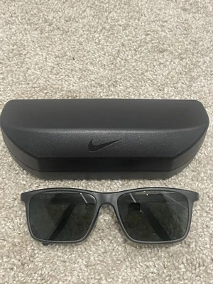 Gafas Nike 7116 061 mate gris oscuro negro 56-15-140 con estuche Foto 1 de 4