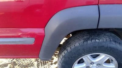 Оригинальный левый молдинг для заднего колеса левого водителя Jeep Liberty 2002 2003 2004 годов выпуска левый левый левый левый левый левый - Изображение 1 из 4