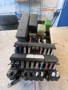 Soporte de caja de fusibles y relés para Mercedes sec, sel,se W126 - Imagen 1 de 11