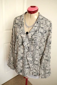 TABLE EIGHT White Animal Print TOP Size 18 Blouse Black Long Sleeves V-Neck - Picture 1 of 6
