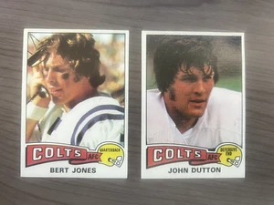 Lote de tarjetas de fútbol americano Topps 1975 Baltimore Colts Burt Jones, John Dutton #199 #501 - Imagen 1 de 2