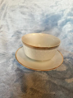Sauciere mit Teller rund Porzellan weiß mit Gold Dekor Mitterteich - Bild 1 von 3