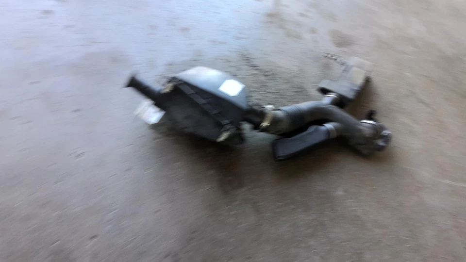 Conjunto de filtro de aire usado se adapta a: Lincoln & Town Car 2003 4,6 grado A Foto 1 de 4