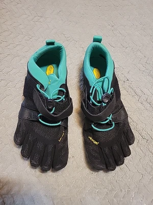 Vibram FiveFingers WOMEN CM26 2.0 20W7704 US 8-8.5 Teal Black - Image 1 of 4