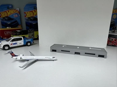 1:400 Scale Walk Up Airport Terminal Modular Piece Regional Gemini Jets Airport - Image 1 of 4