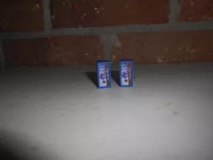 #1008 HO Scale Accessories 1960-1980 RC Cola Machines (2 Per Pack) - Picture 1 of 6