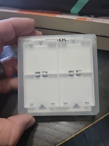 Hori Nintendo DS Cartuccia Plastica Porta Carte da Gioco Custodia Contiene 8+ Giochi - Foto 1 di 5