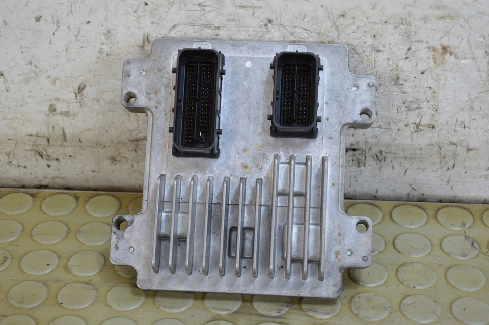 25778 Centralina motore Opel Meriva B 1.4 b gpl dal 2010 al 2017 cod 12659379 - Immagine 1 di 4