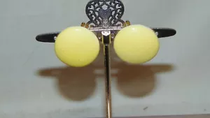 RUNDE GELBE OHRSTECKER AUS HARTPLASTIK - Bild 1 von 7