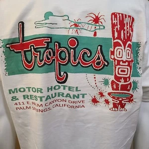 Camiseta vintage de hotel y restaurante "TROPICS" Palm Springs, California. - Imagen 1 de 5