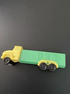 Pez Dispenser Semi-Truck - Green and Yellow - Nice! NO FEET! MADE in SLOVENIA - Picture 1 of 5