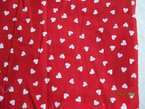 Red background with white hearts - Picture 1 of 1