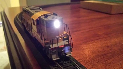 HO Scale Parts DC Locomotive Directional 3mm LED Kit 2-LEDs Warm White - Image 1 of 2