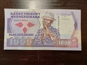 Madagascar 1000 Francs ND (1983), P-68 - Picture 1 of 2