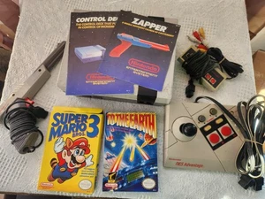 Lotto Console Nintendo NES Controller Cavi Zapper Giochi CIB. - Foto 1 di 6