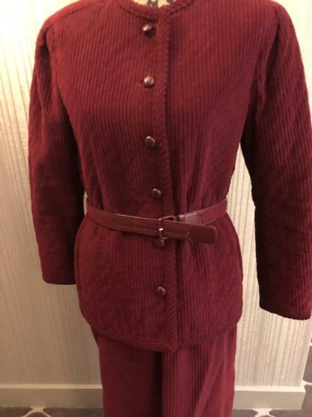 Traje para mujer Bogner Alemania terciopelo rojo pana ribete de cuero talla 8 Foto 1 de 4