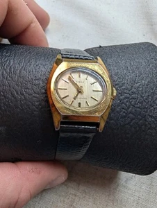 Vintage Timex Windup Oval Women Watch New Straps With OEM Band - Picture 1 of 14